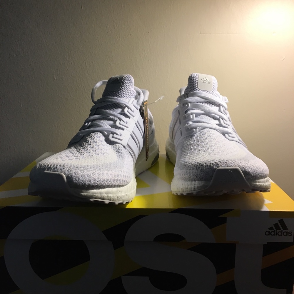 adidas Ultra Boost 2.0 Triple White - Size: 8.5